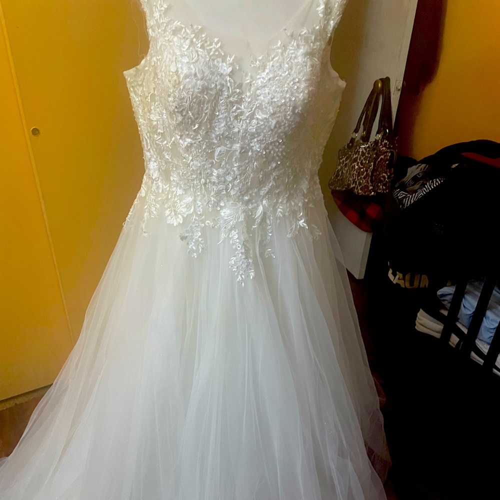 Adrienne Braun couture wedding dress ideally for women size 18/20.